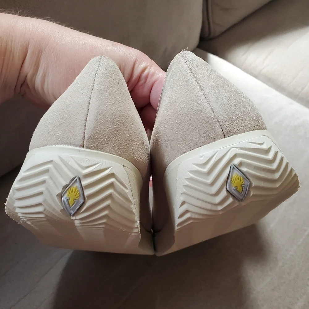 Volatile CHLOE-R Natural Color Suede Volatile Platform Flats Wedge Size 7.5
